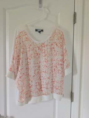 DKNY Women's Large Printed Asymmetrical Coral & white, Cottagecore, Croquetta